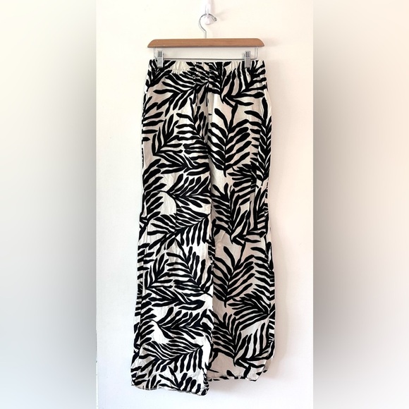 H&M Linen Blend Wide Leg Pants | Black Leaf Print | Small - Picture 4 of 8